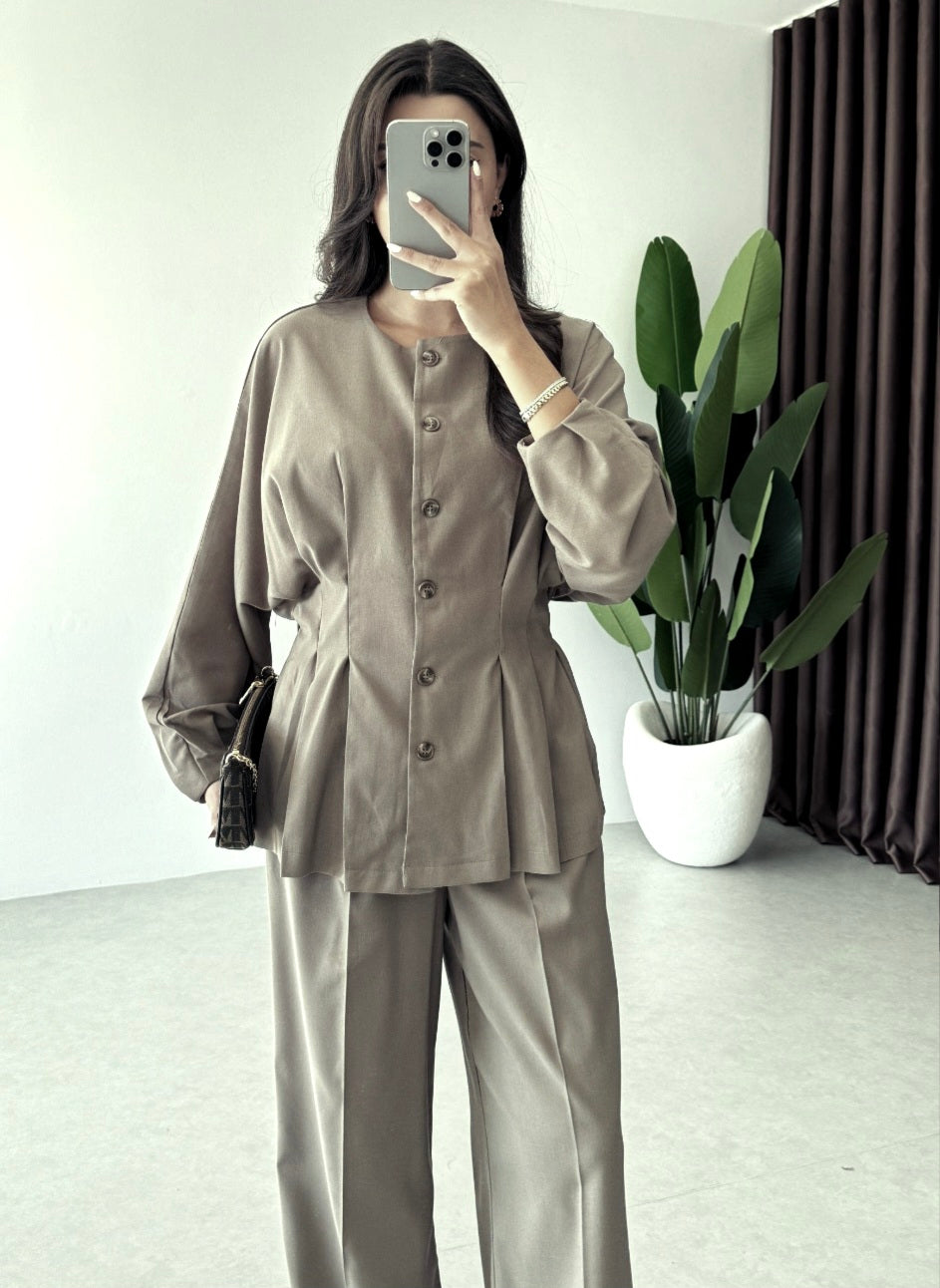 pleated shirt with an elasticated back. Straight-leg trouser co-ord set