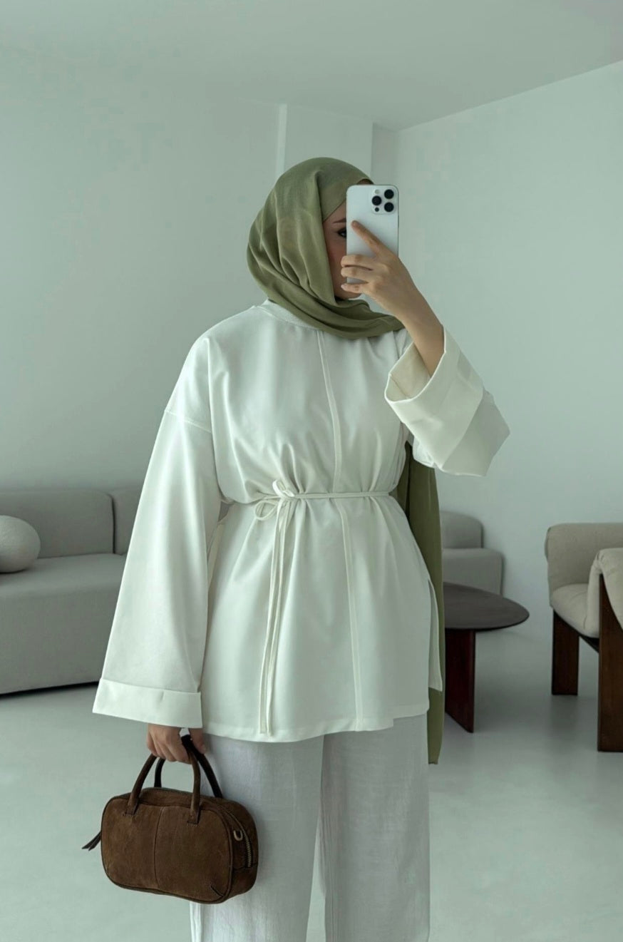 Belted Wide sleeve sweatshirt with side slit (off-white)
