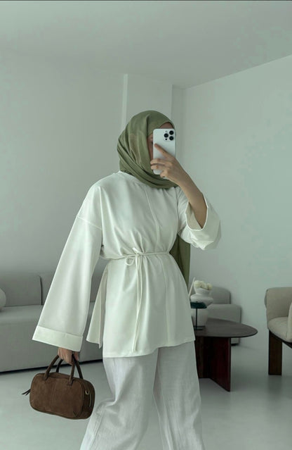 Belted Wide sleeve sweatshirt with side slit (off-white)