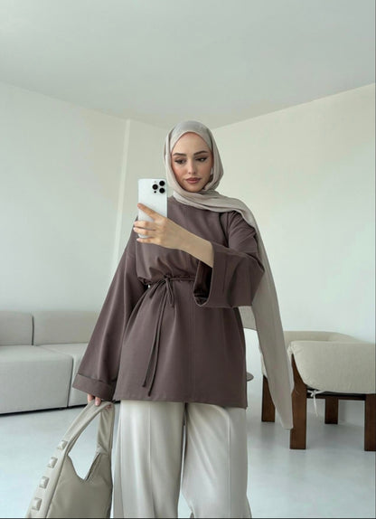 Belted Wide sleeve sweatshirt with side slit (brwon)