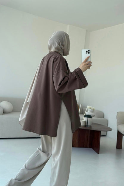 Belted Wide sleeve sweatshirt with side slit (brwon)