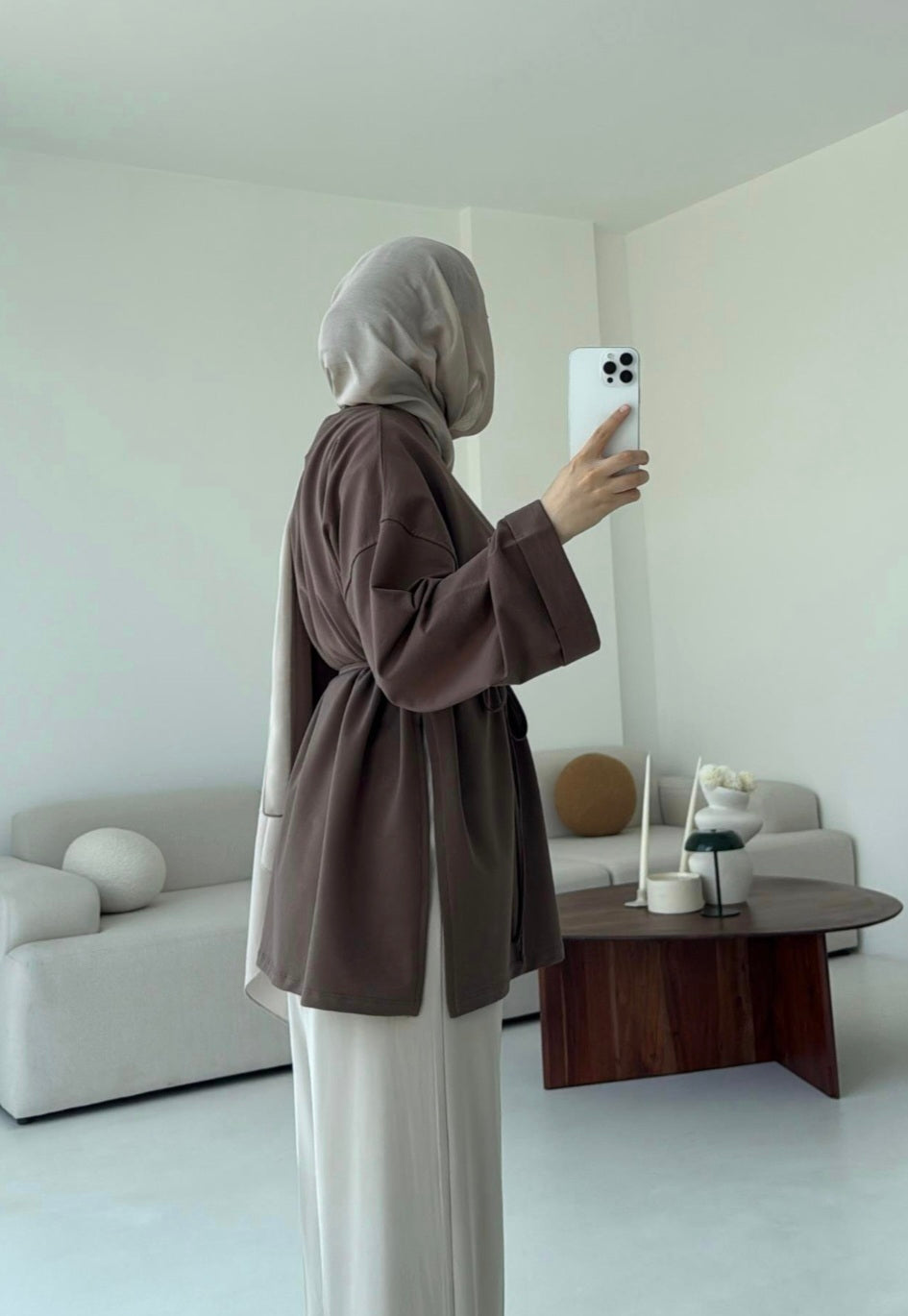 Belted Wide sleeve sweatshirt with side slit (brwon)