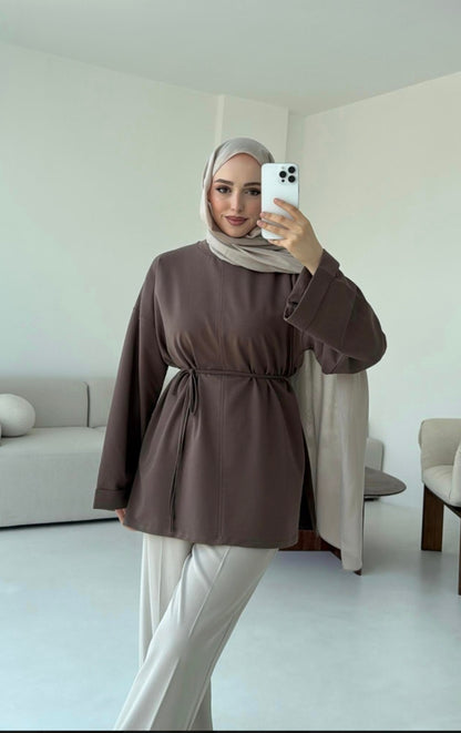 Belted Wide sleeve sweatshirt with side slit (brwon)