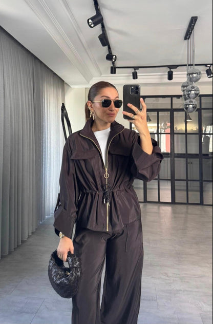 Safari jacket with drawstring High-waisted pants with a wide elastic Two-Piece Set (brown)