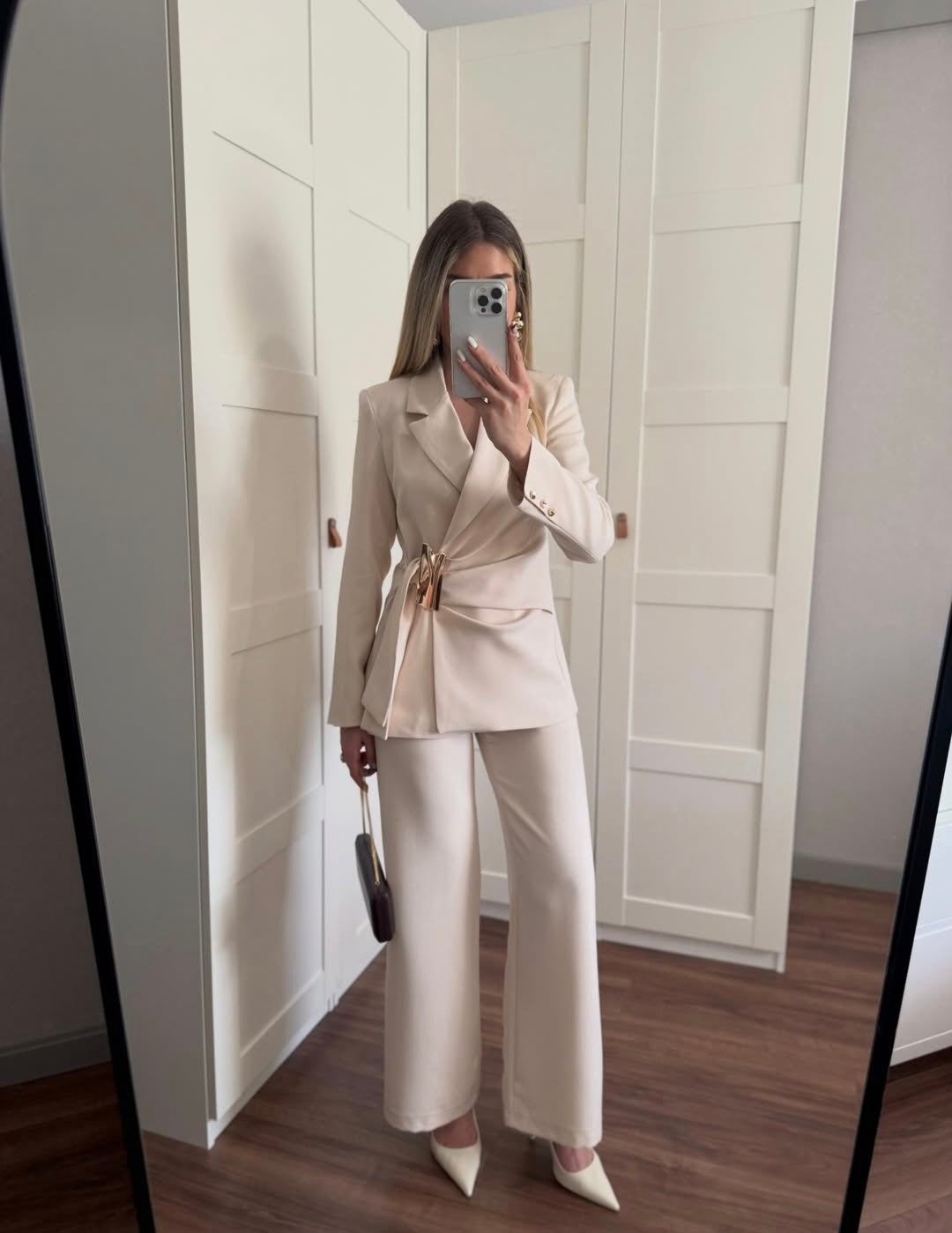 DOUBLE-BREASTED BLAZER WITH BUCKLE SUIT
