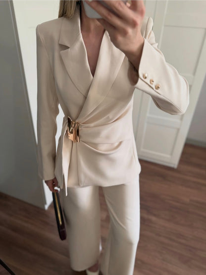 DOUBLE-BREASTED BLAZER WITH BUCKLE SUIT