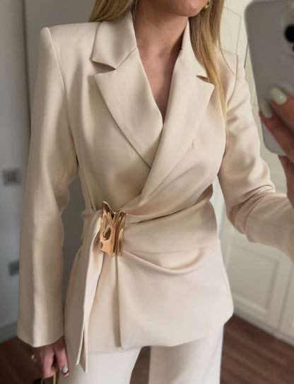 DOUBLE-BREASTED BLAZER WITH BUCKLE SUIT