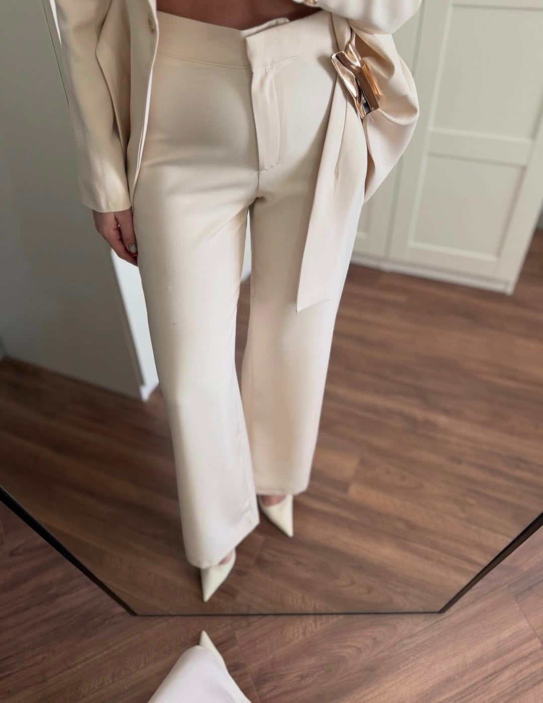 DOUBLE-BREASTED BLAZER WITH BUCKLE SUIT