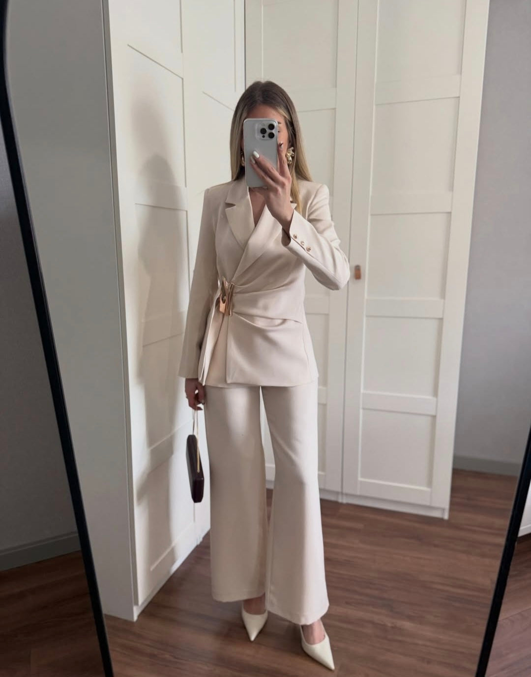DOUBLE-BREASTED BLAZER WITH BUCKLE SUIT