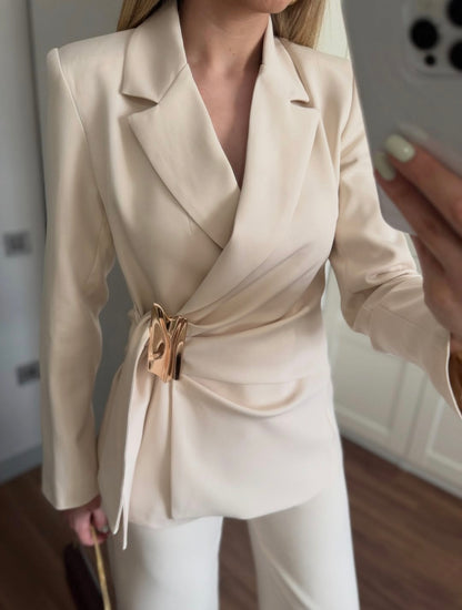 DOUBLE-BREASTED BLAZER WITH BUCKLE SUIT