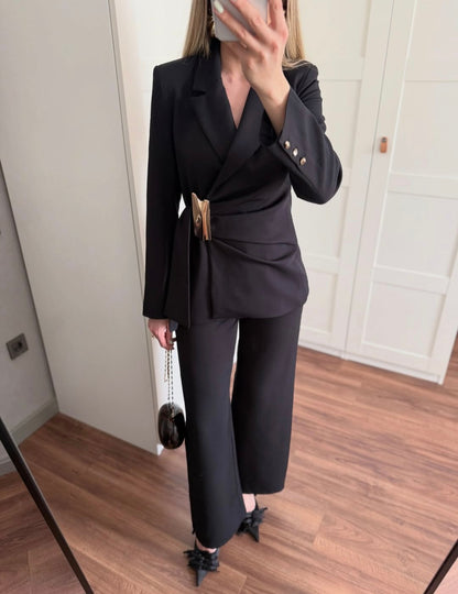 DOUBLE-BREASTED BLAZER WITH BUCKLE SUIT