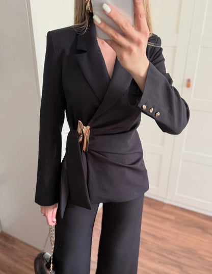 DOUBLE-BREASTED BLAZER WITH BUCKLE SUIT