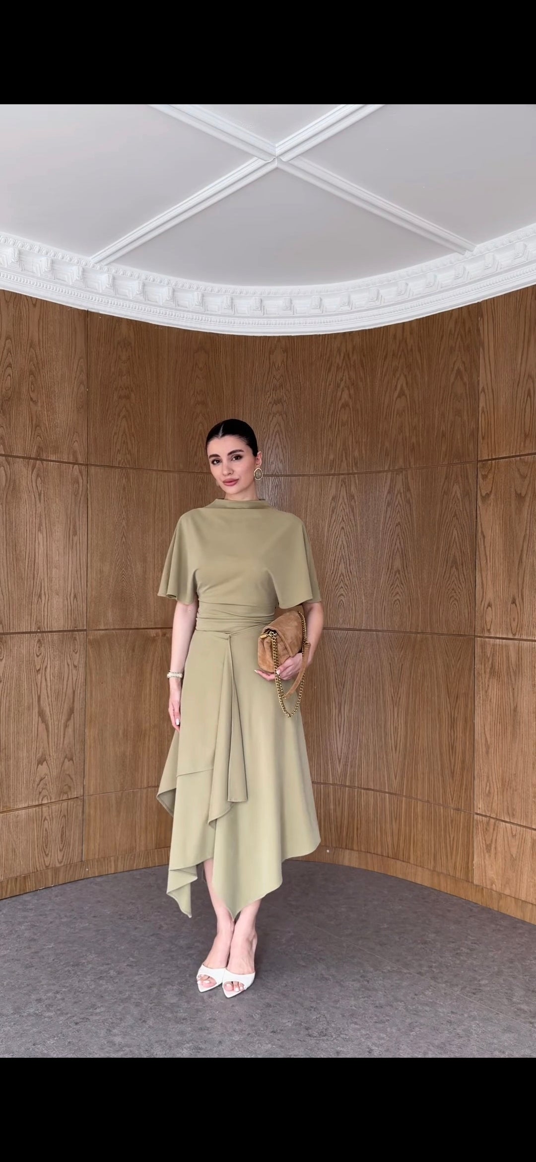 Zara model Loose-fitting top with crew neck  ,Flowing mid-waist midi skirt with an asymmetric hem.