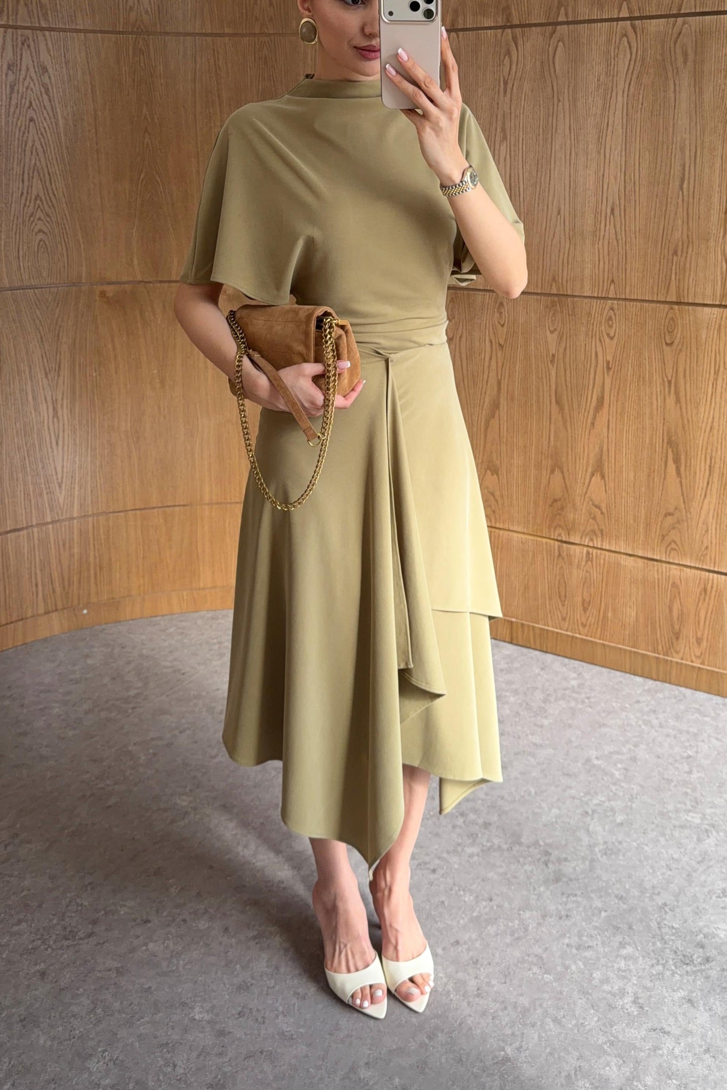 Zara model Loose-fitting top with crew neck  ,Flowing mid-waist midi skirt with an asymmetric hem.
