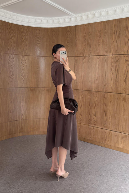 Zara model Loose-fitting top with crew neck  ,Flowing mid-waist midi skirt with an asymmetric hem.