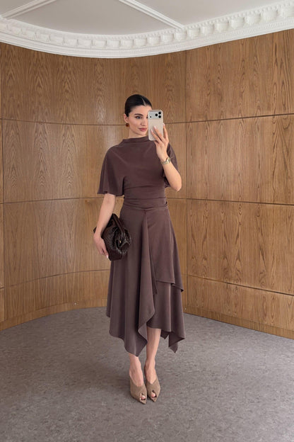 Zara model Loose-fitting top with crew neck  ,Flowing mid-waist midi skirt with an asymmetric hem.