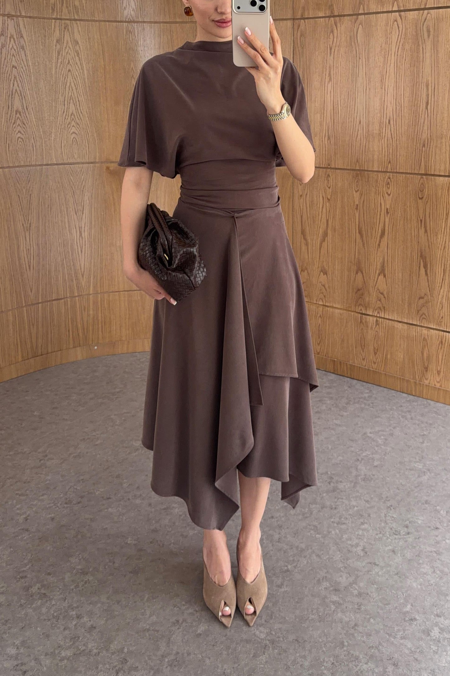Zara model Loose-fitting top with crew neck  ,Flowing mid-waist midi skirt with an asymmetric hem.
