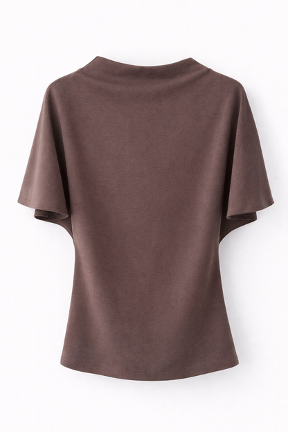 Zara model Loose-fitting top with crew neck  ,Flowing mid-waist midi skirt with an asymmetric hem.
