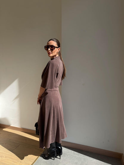 Zara model Loose-fitting top with crew neck  ,Flowing mid-waist midi skirt with an asymmetric hem.
