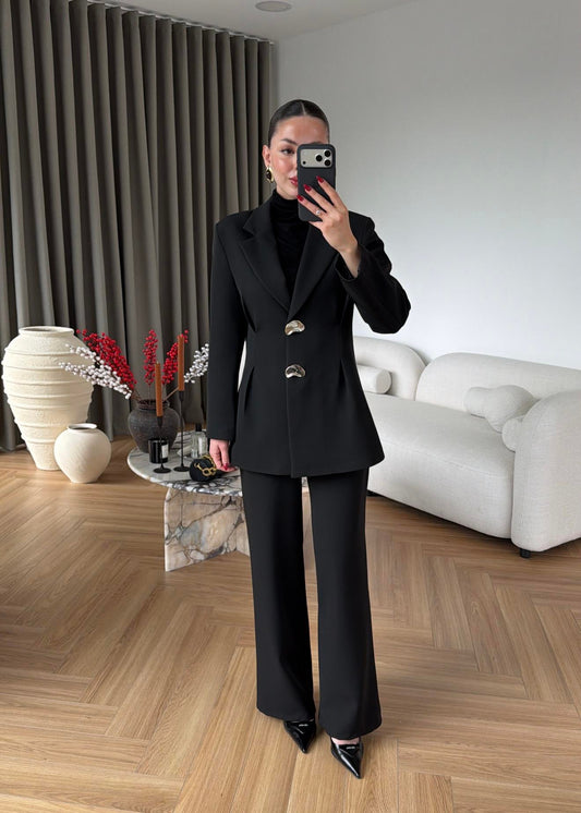 Large Buttoned, Waist-Fit Suit -  black