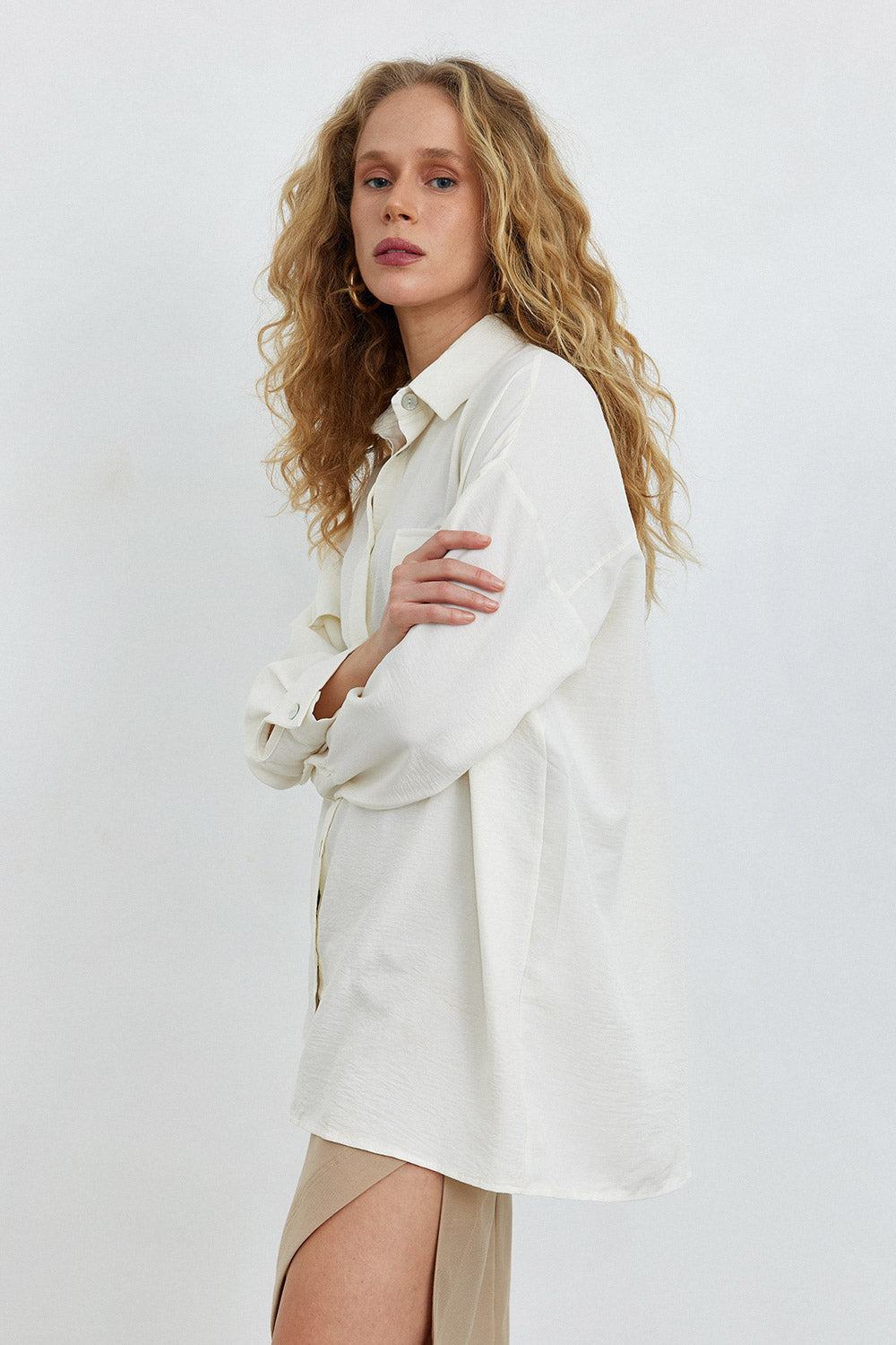 Silky fabric double pocket shirt