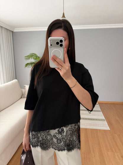 Premium cotton t-shirt with lace details - black