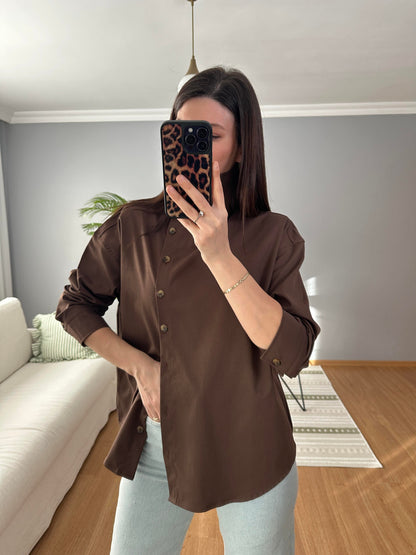 High-neck brown side buttons shirt