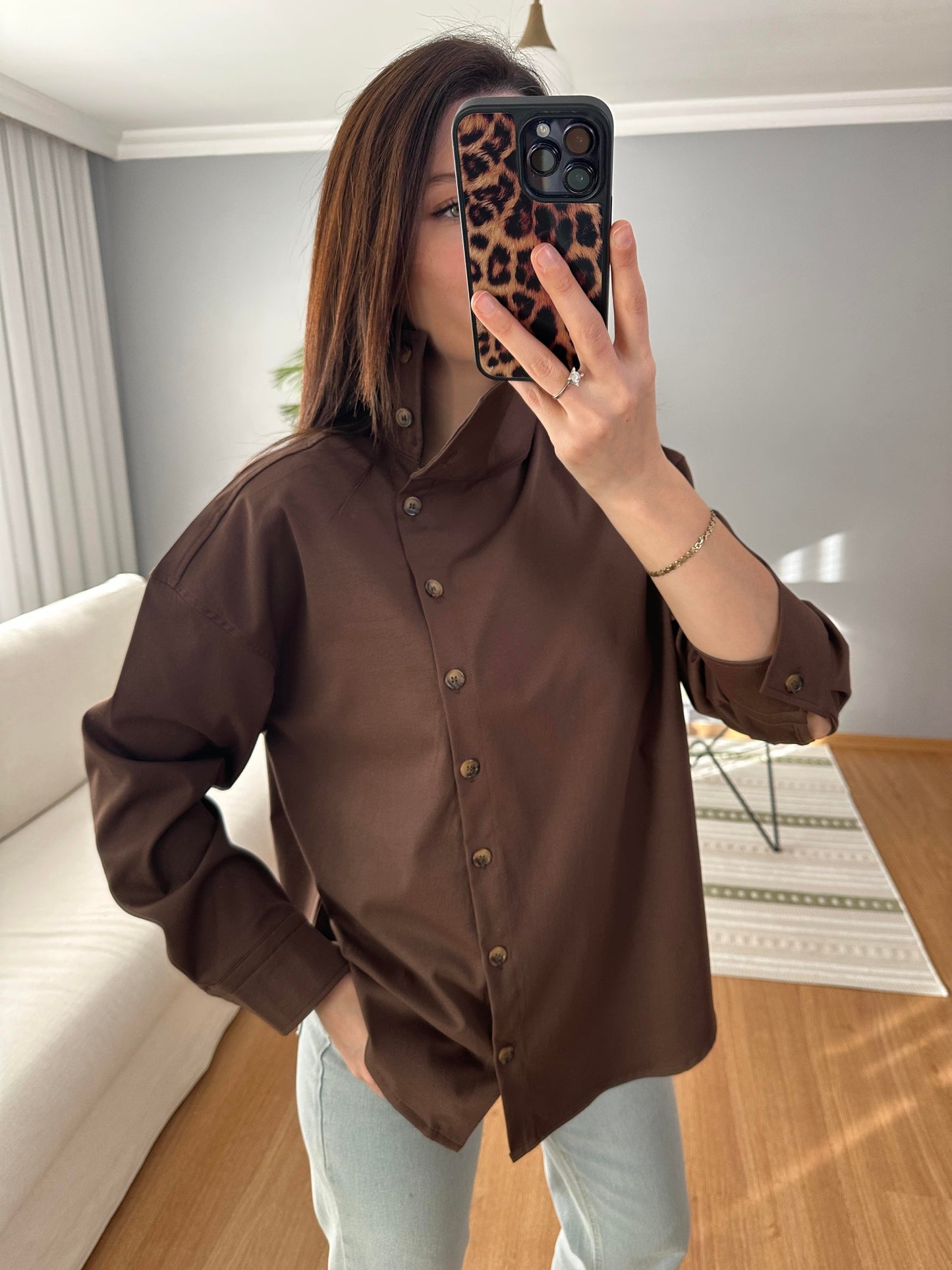 High-neck brown side buttons shirt
