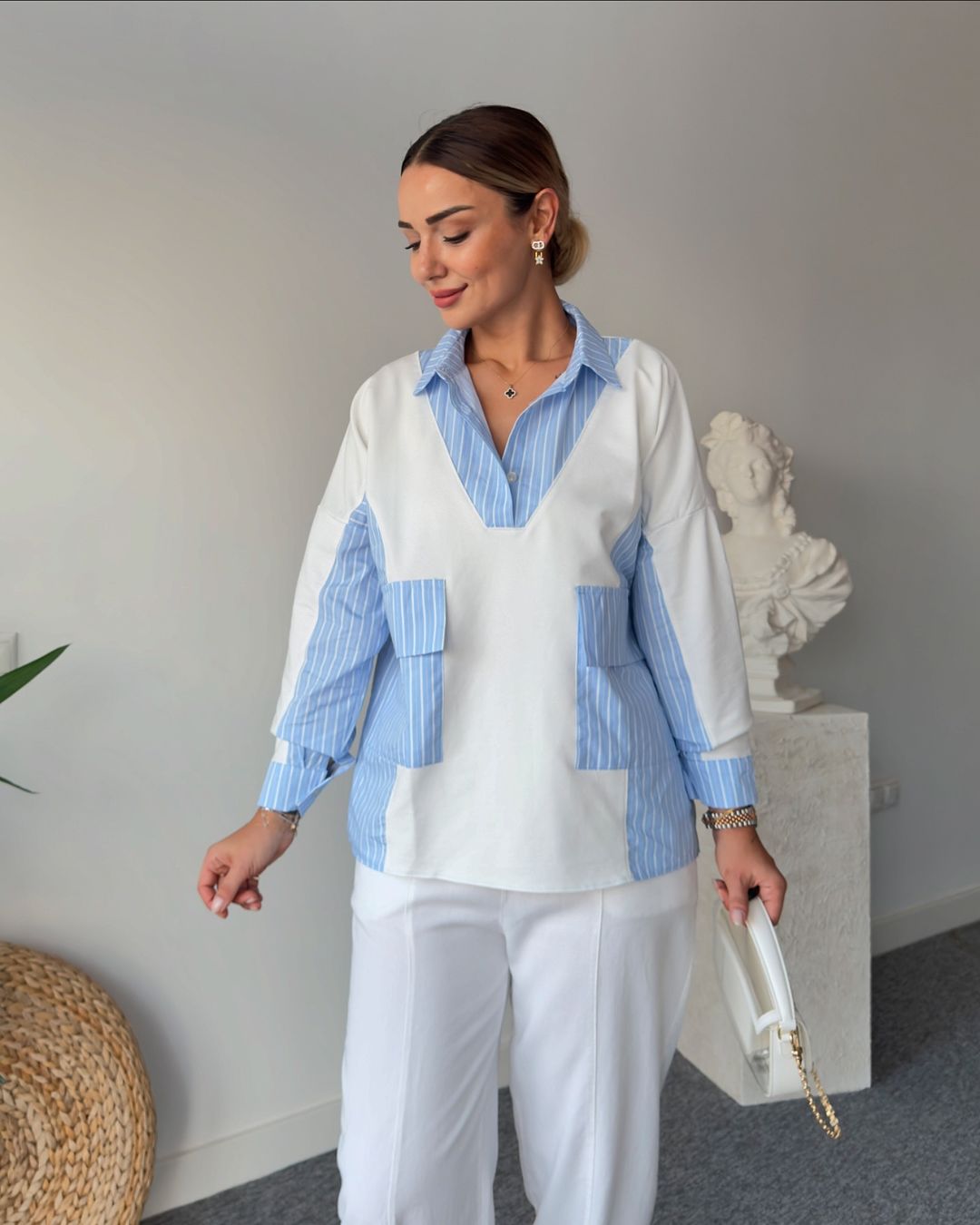 Sweatshirt with shirt details