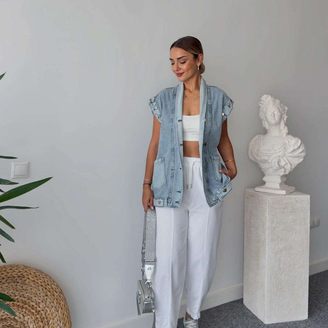 Jeans vest with snaps details