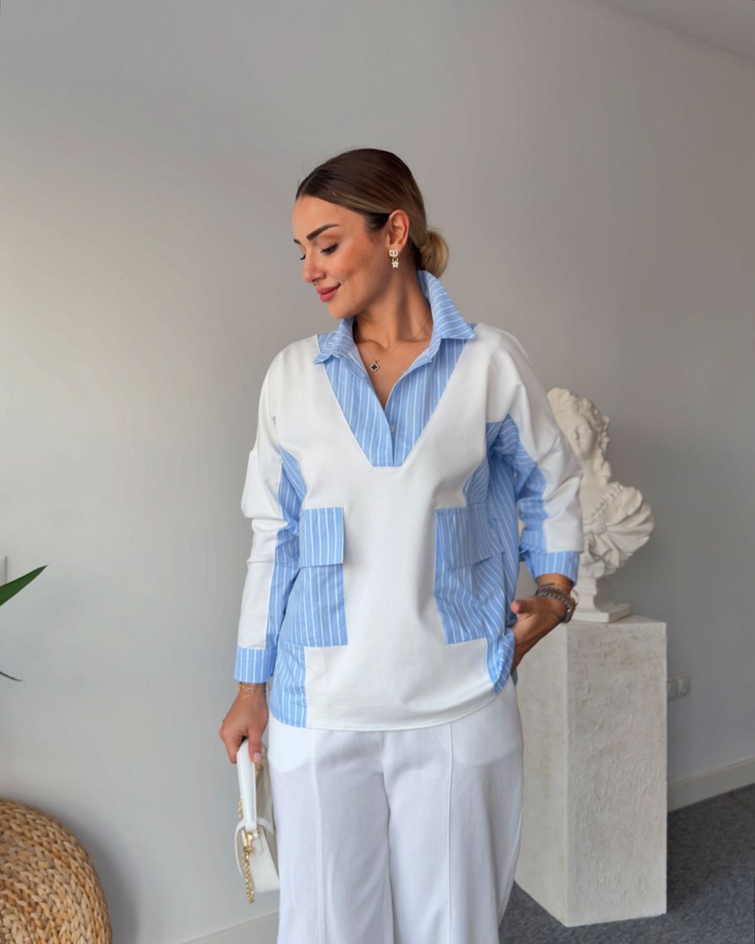 Sweatshirt with shirt details