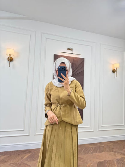 Arna Brooch Detail Pleated Skirt Set Mustard