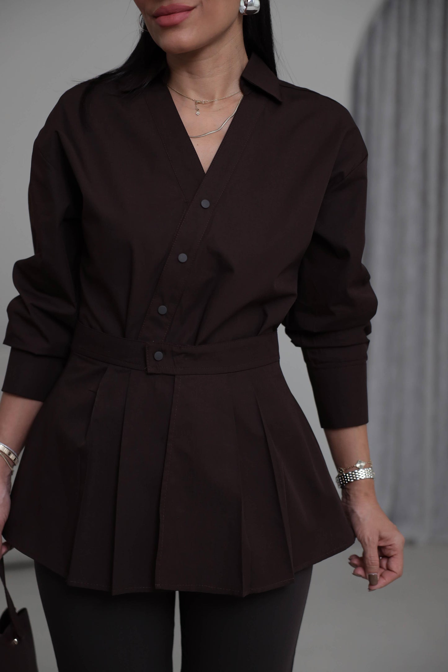 Two-piece shirt (wrappable like a skirt) in brown poplin fabric with an elegant design