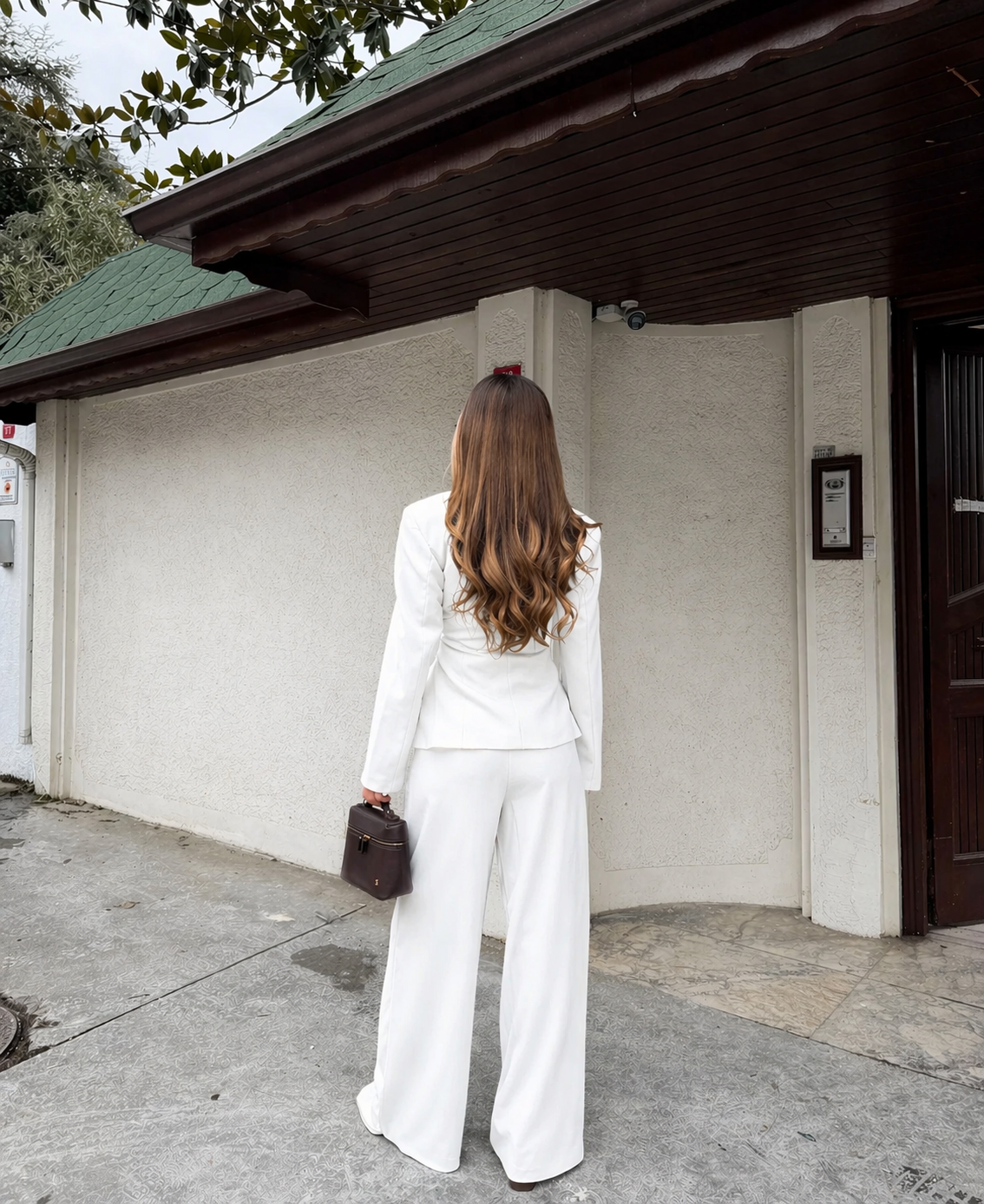 White 4 side buttons suit