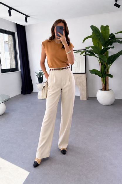 Wide-leg trouser with pleats
