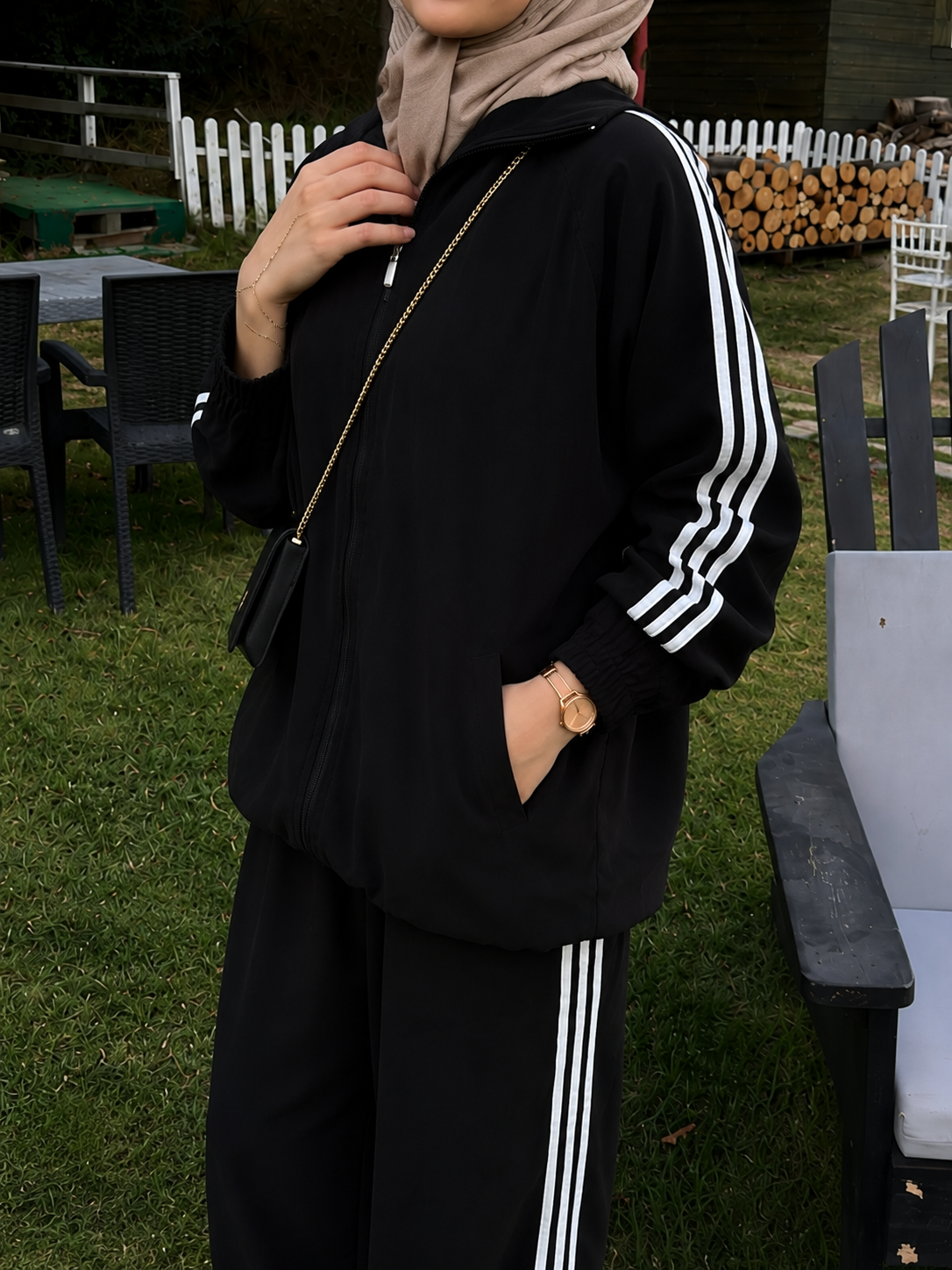 Zip-Up Tracksuit with White Side Stripes - black