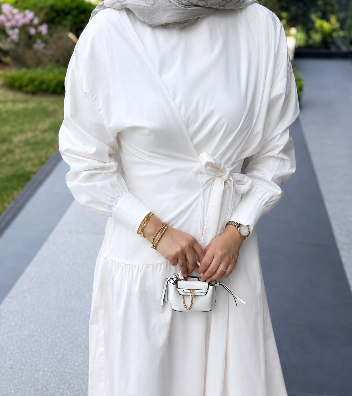 Dress with tied details -white