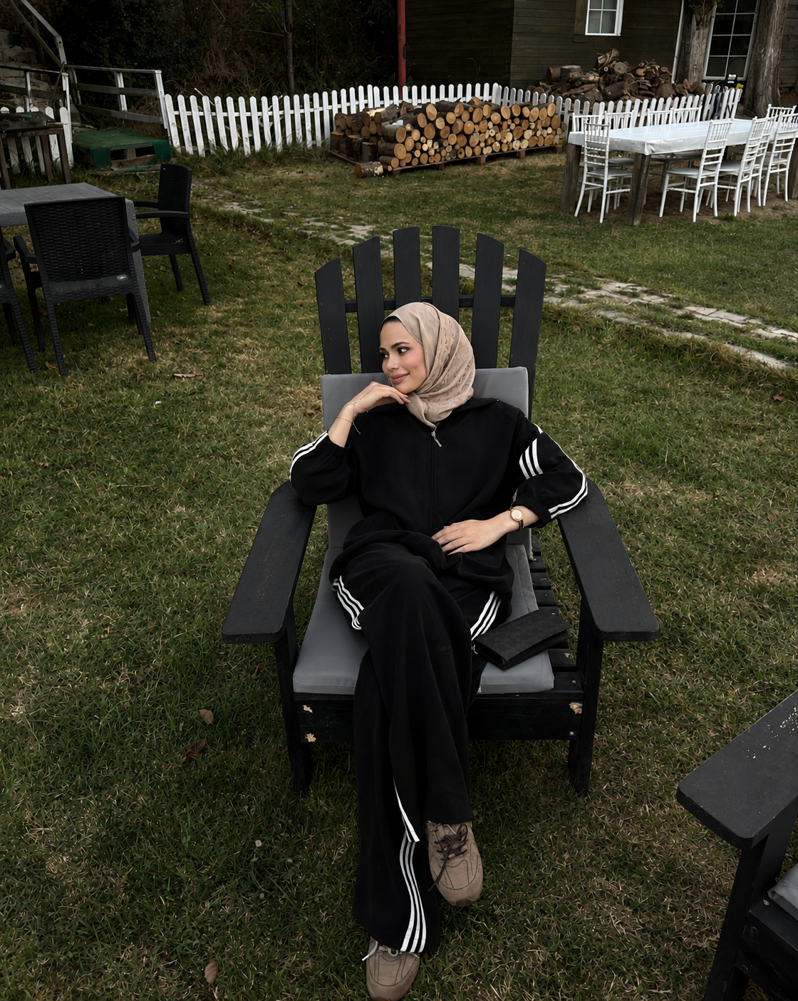 Zip-Up Tracksuit with White Side Stripes - black