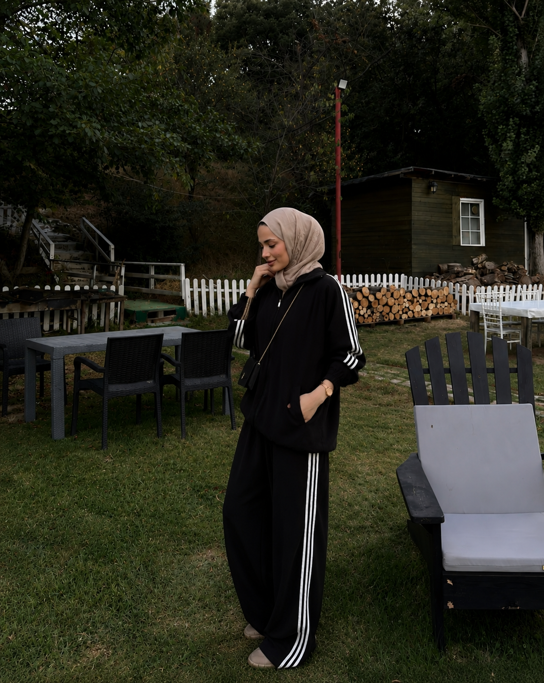 Zip-Up Tracksuit with White Side Stripes - black