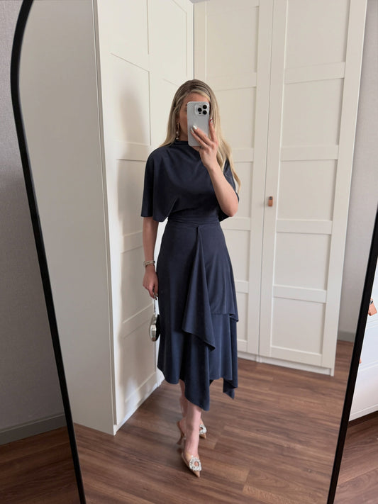 Zara model Loose-fitting top with crew neck  ,Flowing mid-waist midi skirt with an asymmetric hem.