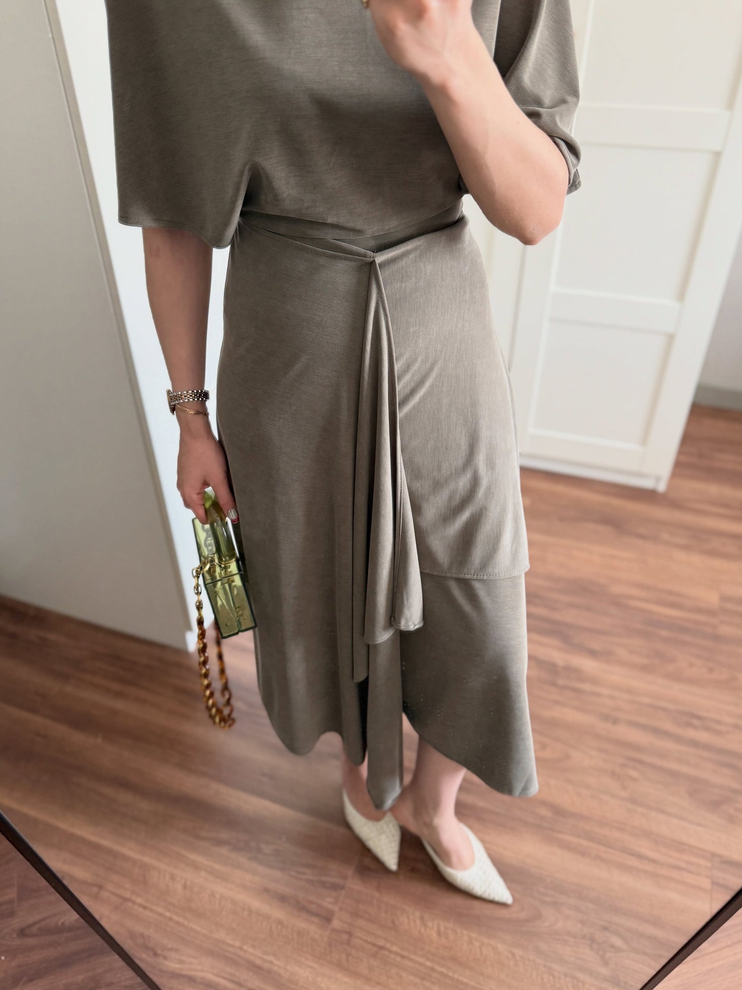 Zara model Loose-fitting top with crew neck  ,Flowing mid-waist midi skirt with an asymmetric hem.