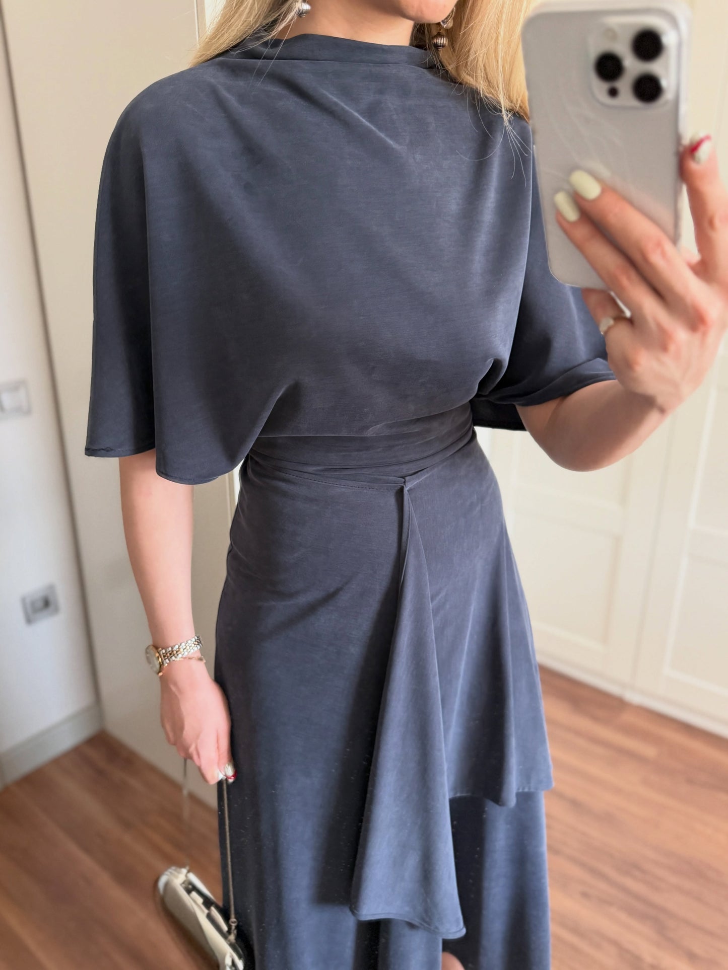 Zara model Loose-fitting top with crew neck  ,Flowing mid-waist midi skirt with an asymmetric hem.