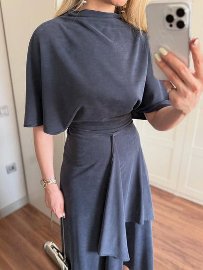 Zara model Loose-fitting top with crew neck  ,Flowing mid-waist midi skirt with an asymmetric hem.