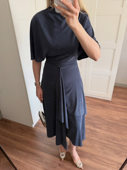 Zara model Loose-fitting top with crew neck  ,Flowing mid-waist midi skirt with an asymmetric hem.