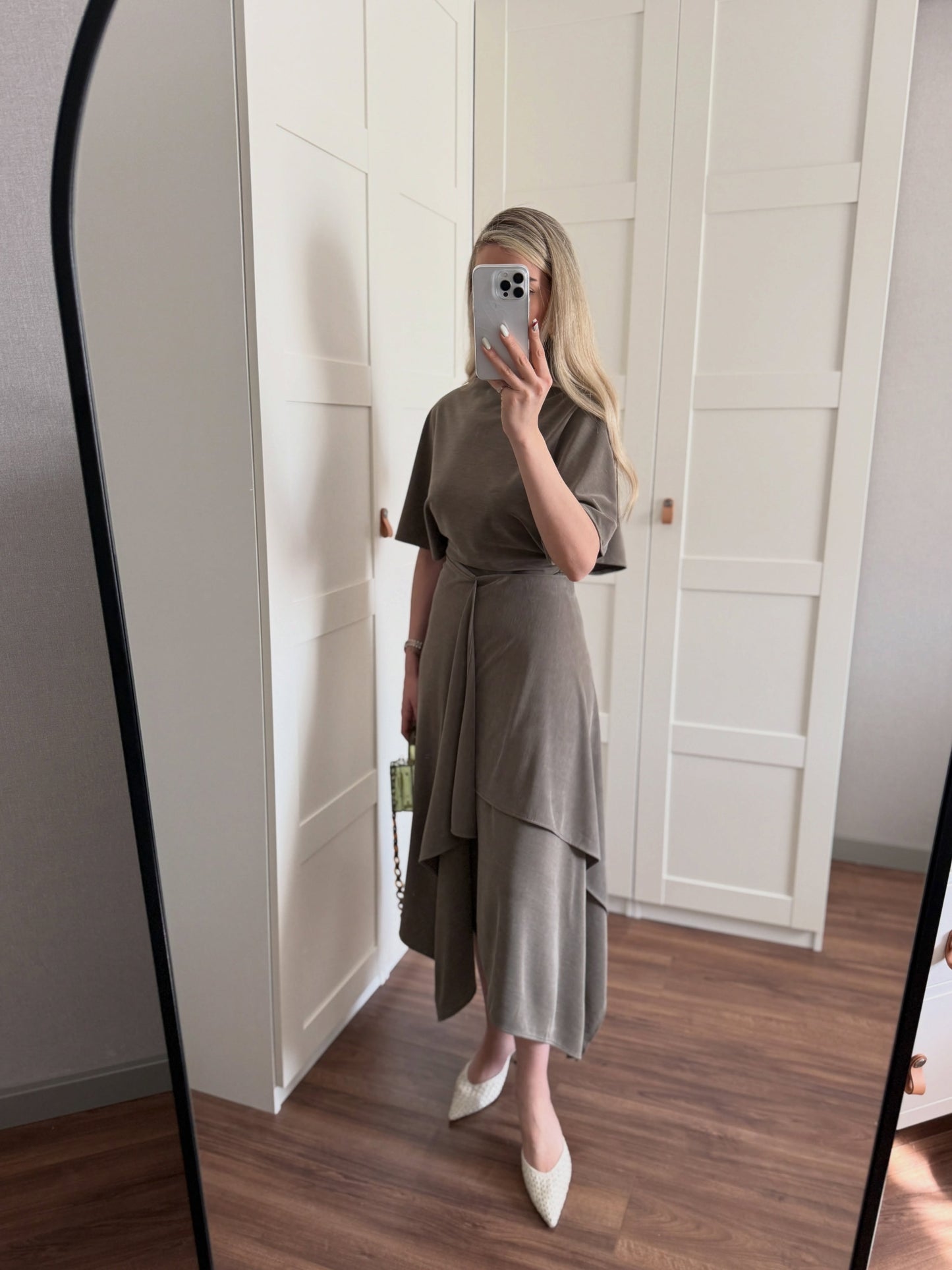 Zara model Loose-fitting top with crew neck  ,Flowing mid-waist midi skirt with an asymmetric hem.