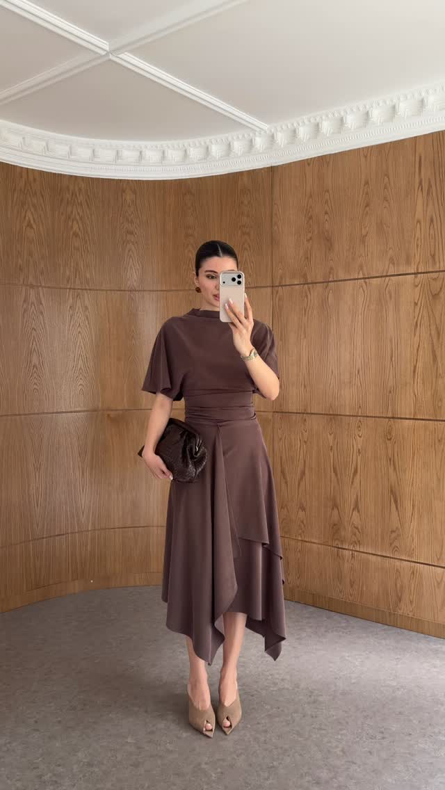 Zara model Loose-fitting top with crew neck  ,Flowing mid-waist midi skirt with an asymmetric hem.