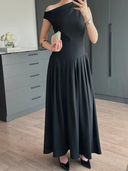 Asymmetric Collar pleated dress - black