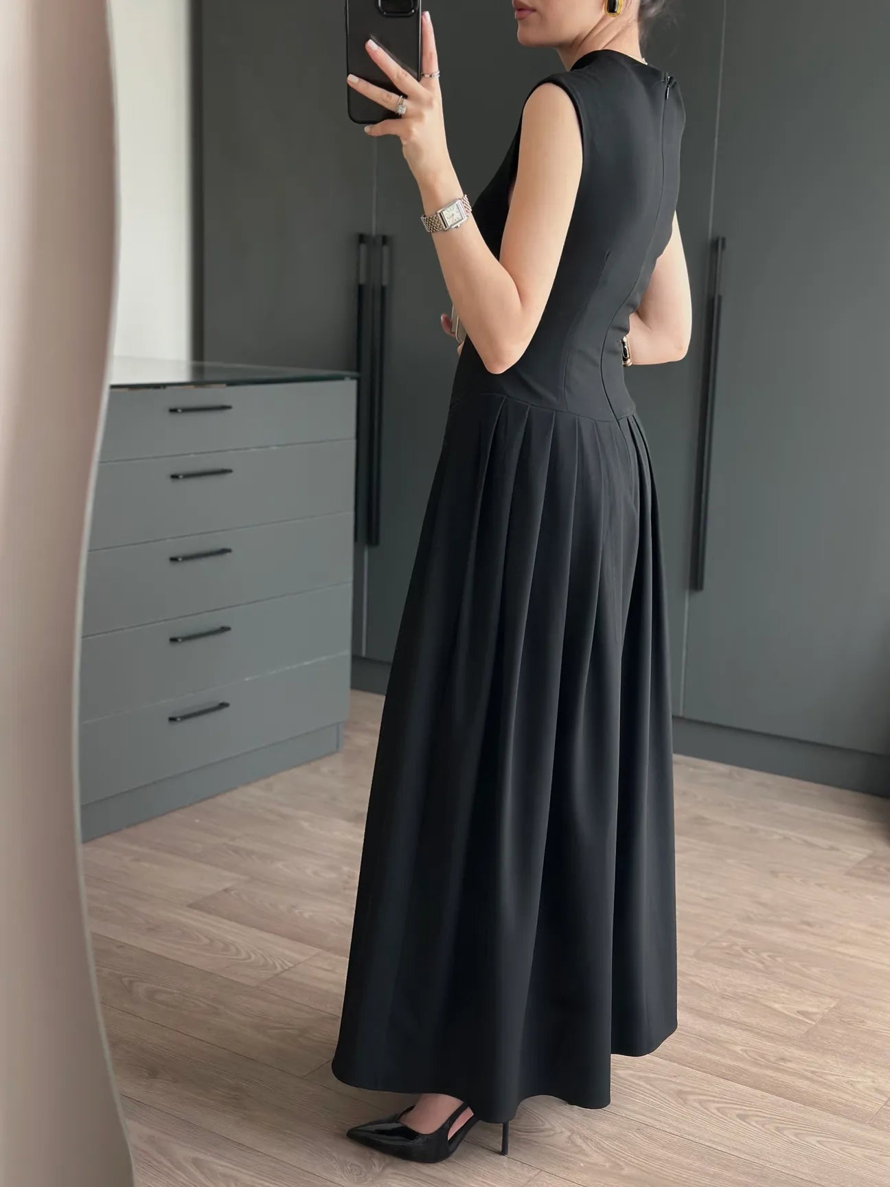 Asymmetric Collar pleated dress - black