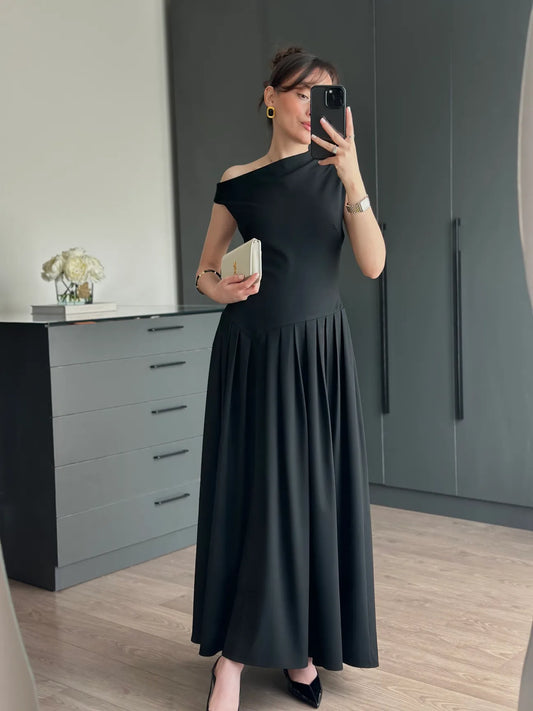Asymmetric Collar pleated dress - black