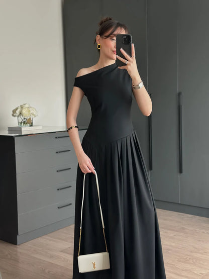 Asymmetric Collar pleated dress - black